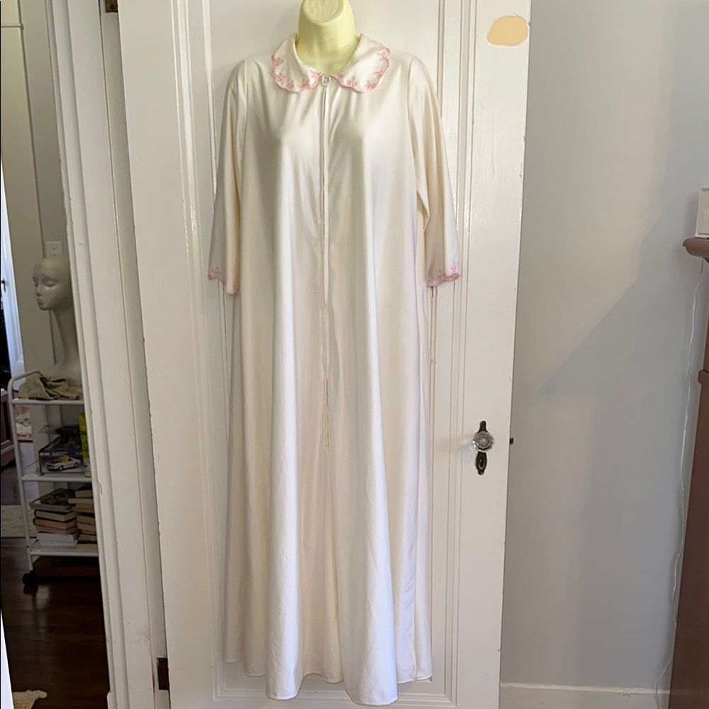 Vintage Robert Chiha-Rosenfeld off white Qiana‎ nylon long zip front kaftan robe
